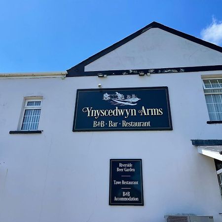 ホテル Ynyscedwyn Arms Ystradgynlais エクステリア 写真
